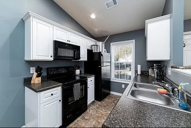 205 Haley Dr — Photo 4