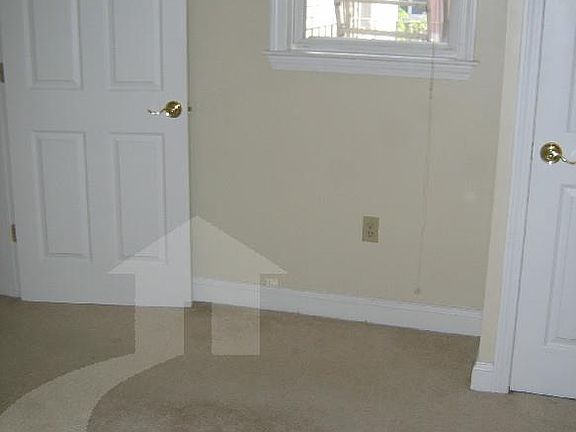 3rd image of 460 Green St APT 4