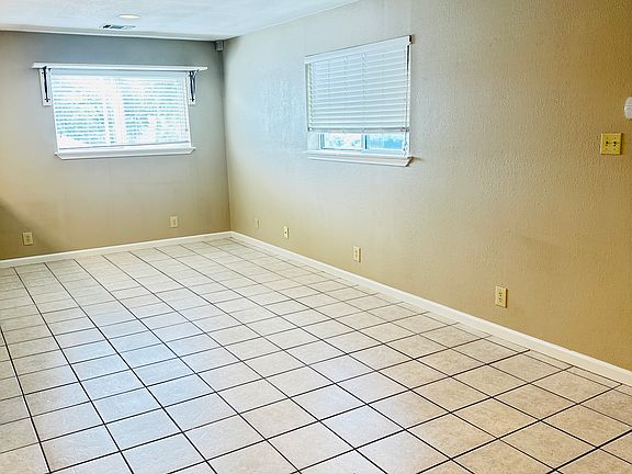 5th image of 3112 N Aw Grimes Blvd #1