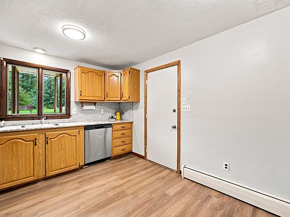5th image of 460 Shaker Rd
