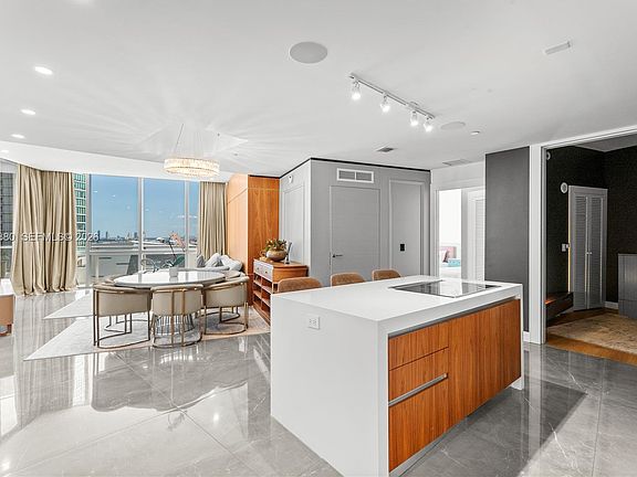 4th image of 851 NE 1st Ave Unit 1409