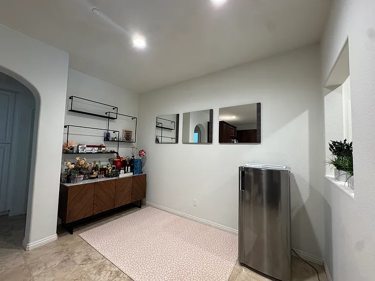 712 S Melrose St — Photo 6