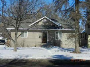 906 3rd Ave NW, Minot, ND 58703