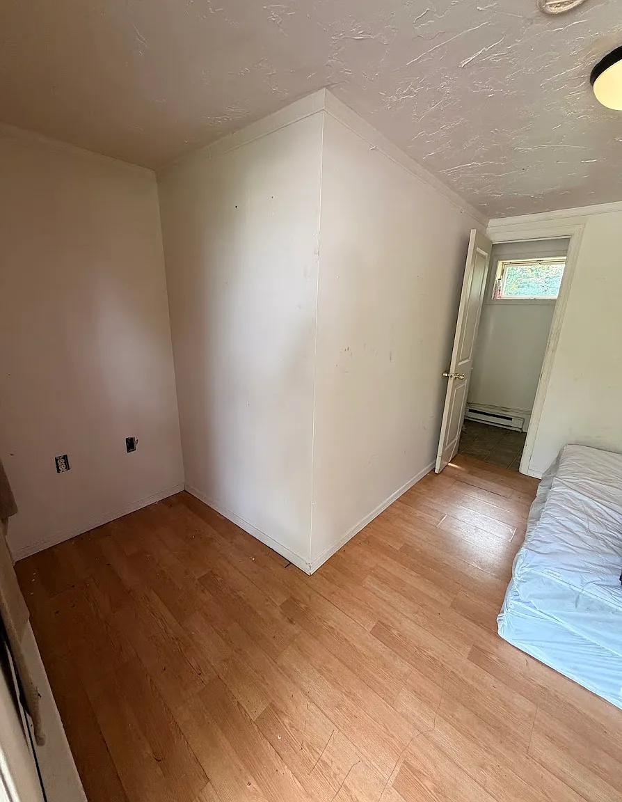 Studio, 300 sqft, $850 — Photo 1
