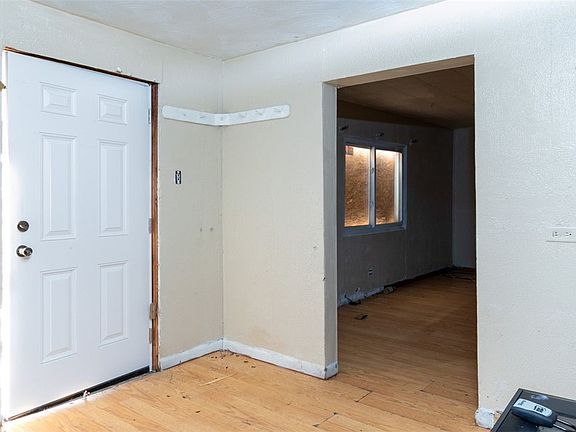 5th image of 612 Chicagoian Ave
