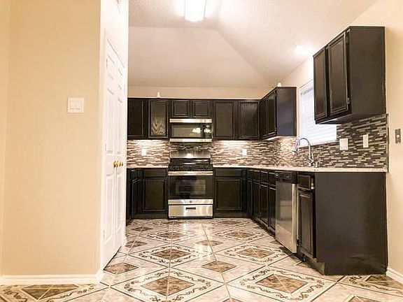 3rd image of 6010 Sasaki Way
