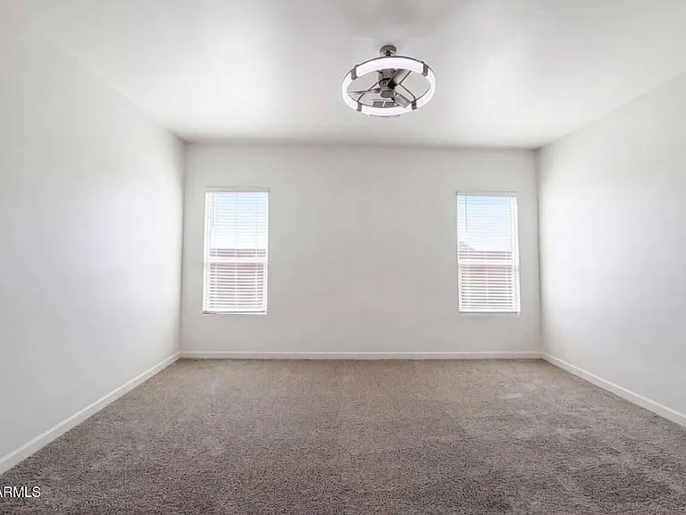 2528 N Comiskey Dr — Photo 4
