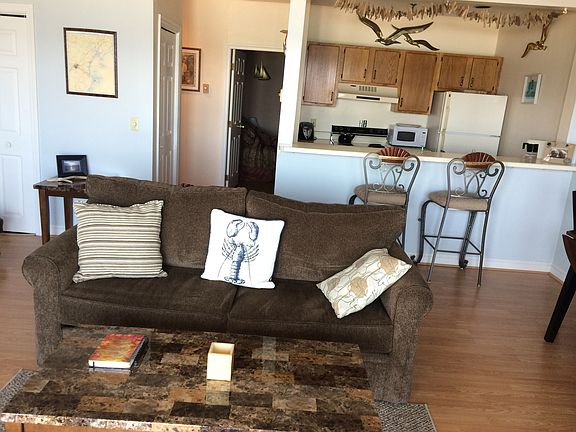 5th image of 39 W Grand Ave APT 330
