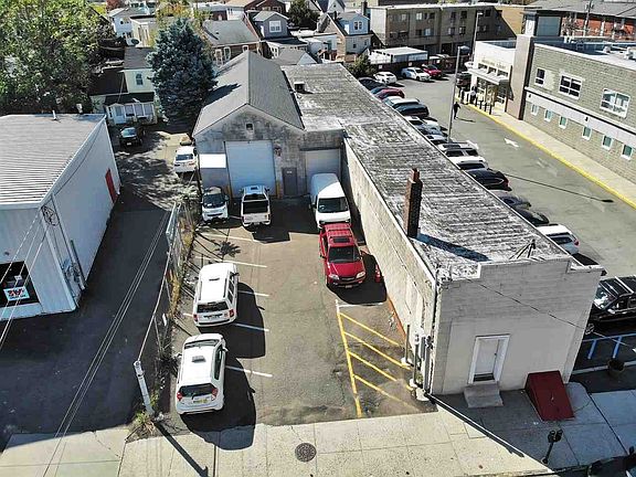 3rd image of 4215 Bergen Tpke