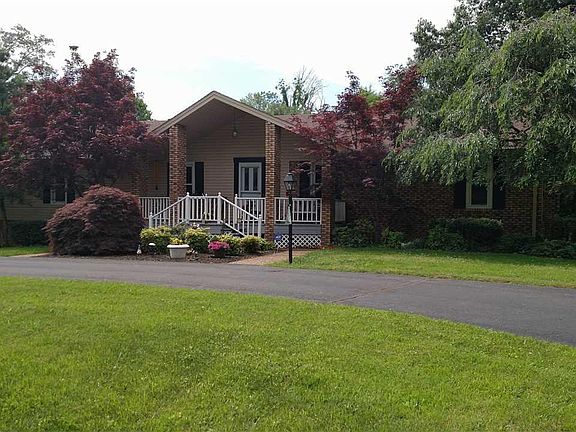 2nd image of 27 Alan A Dale Dr