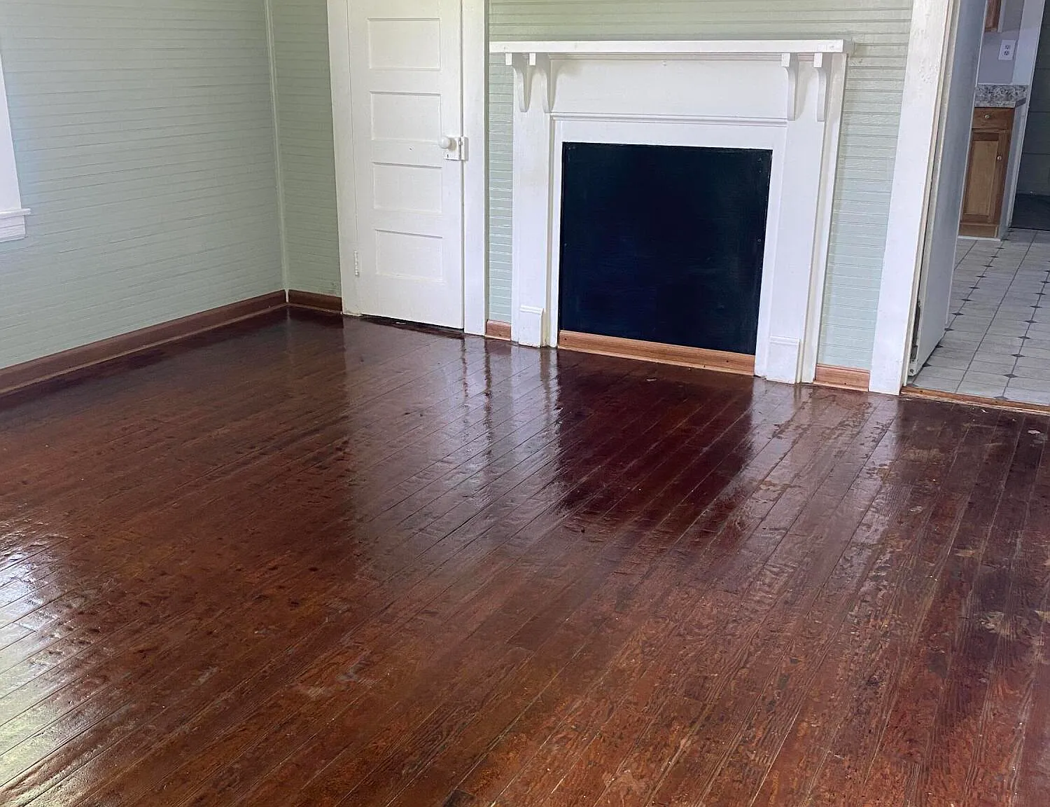 2 bed, 1.0 bath, 902 sqft, $914 — Photo 4