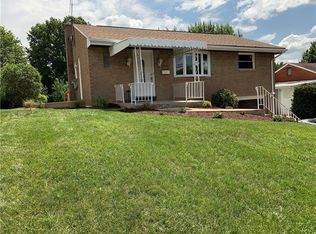 655 Blossom Dr, Pittsburgh, PA 15236