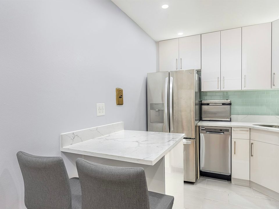 1st image of 300 E 40th St APT 16A