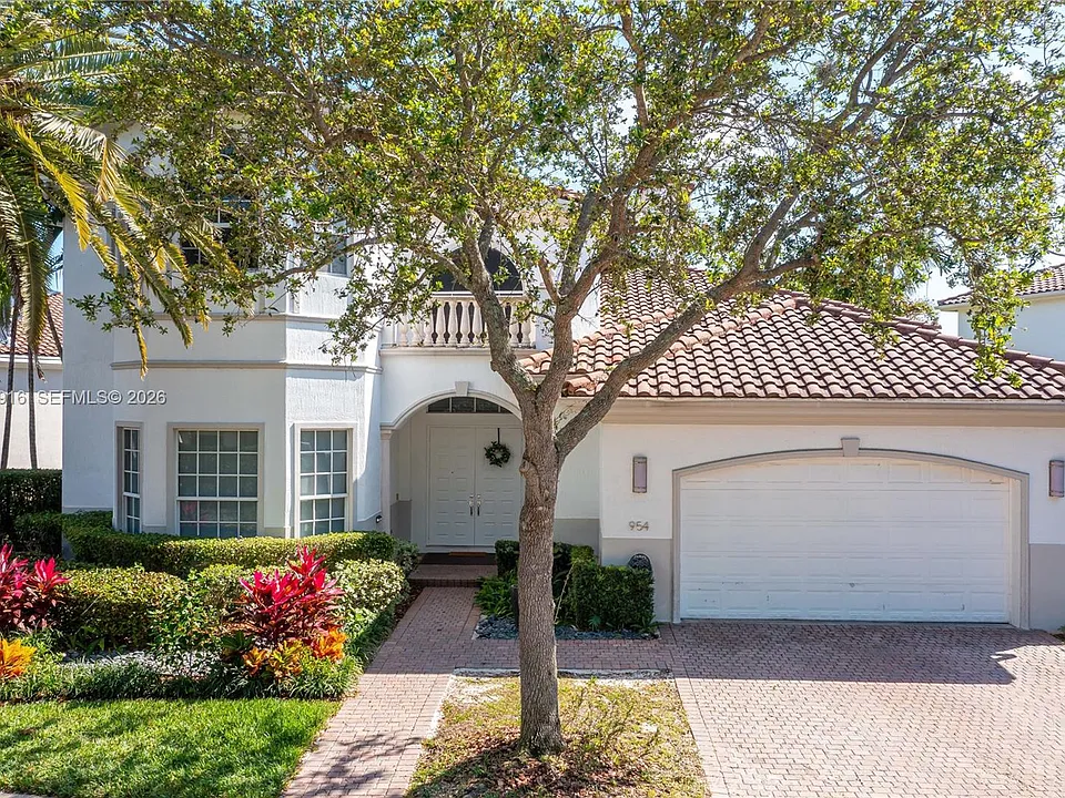 954 Sanibel Dr
