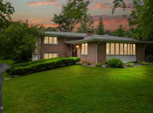 15 Campus View Dr, Loudonville, NY 12211