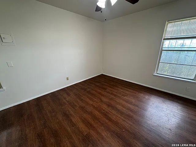 503 Yellow Wood Dr — Photo 4