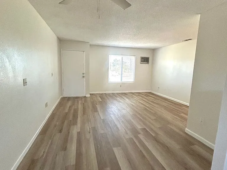 73615 Sun Valley Dr — Photo 4
