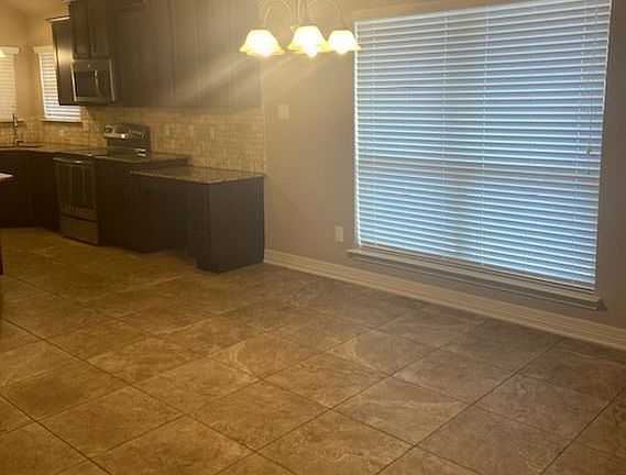 5th image of 1006 Chaucer Ln