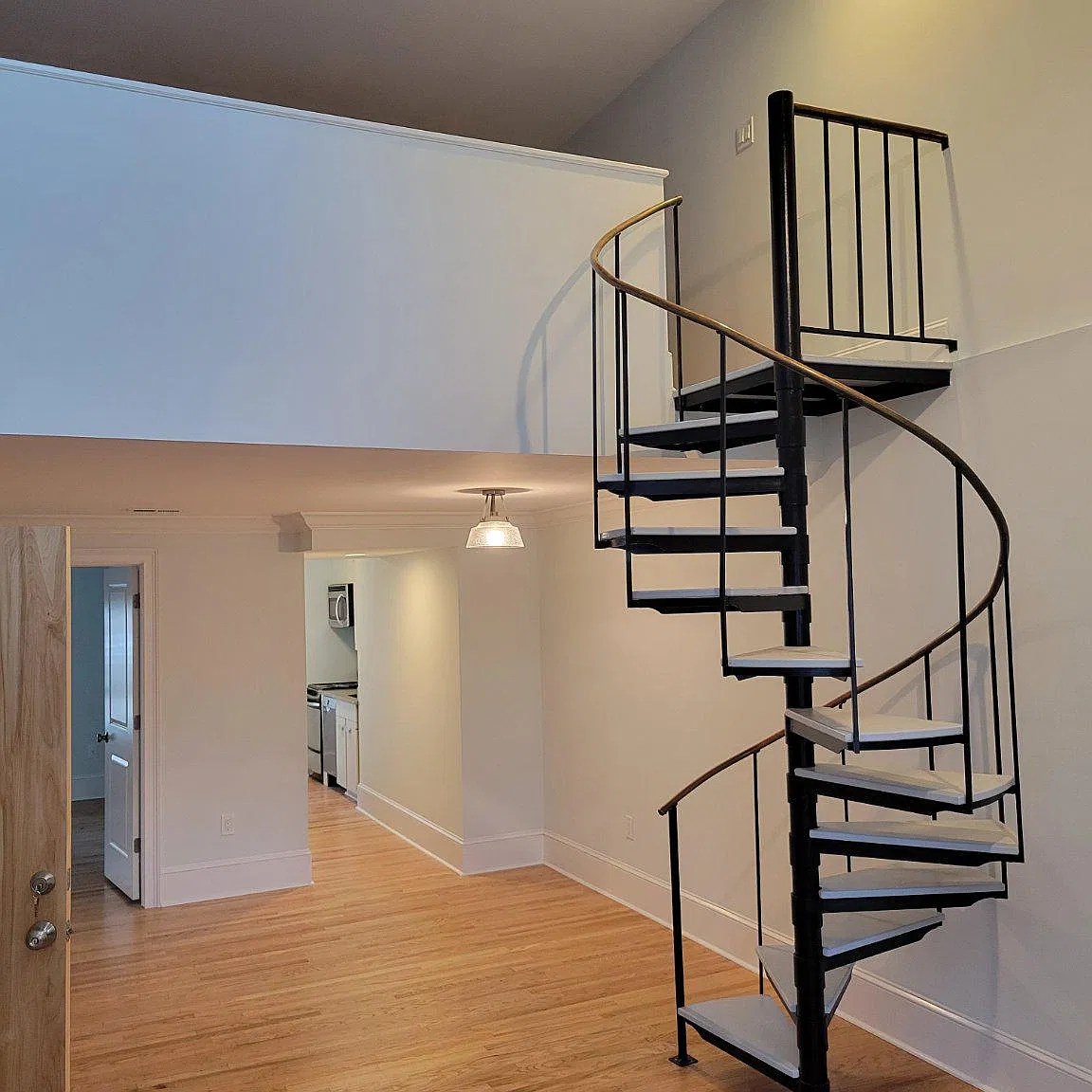 1 bed, 1.5 bath, 3973 sqft, $2,875 — Photo 2