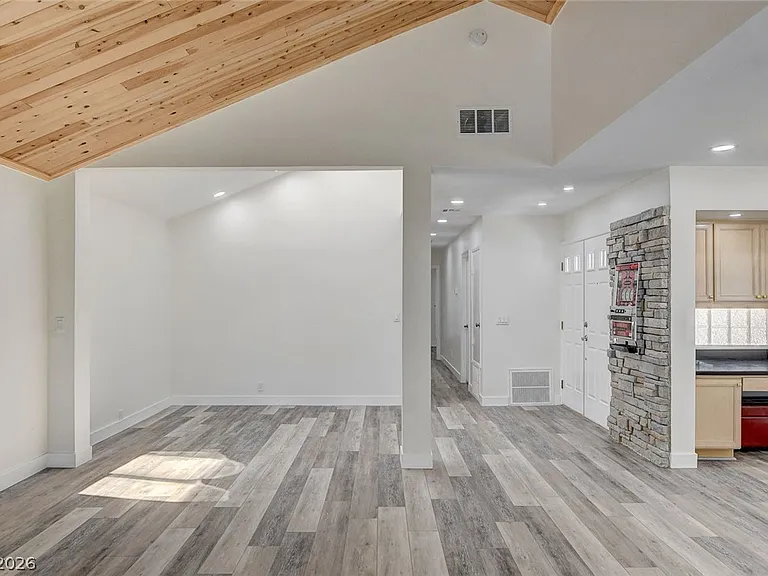 2999 Bel Air Dr — Photo 10