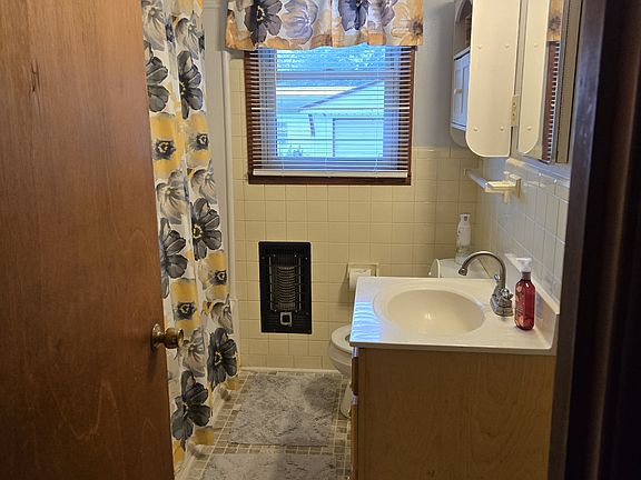 4th image of 307 Greenbrier St