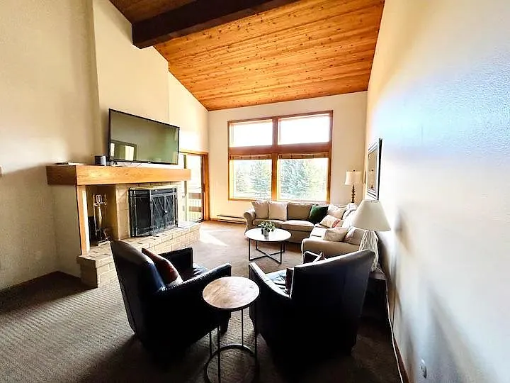 760 W Beaver Creek Blvd #211 — Photo 5