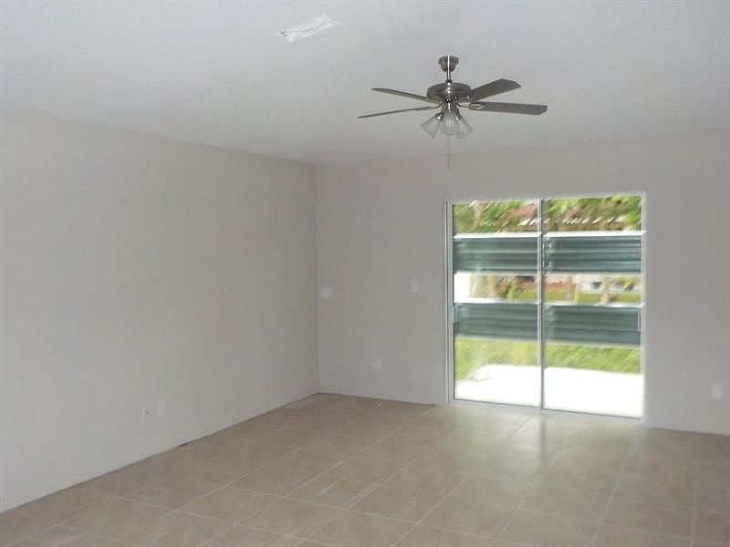 2nd image of 994 SW Del Rio Blvd