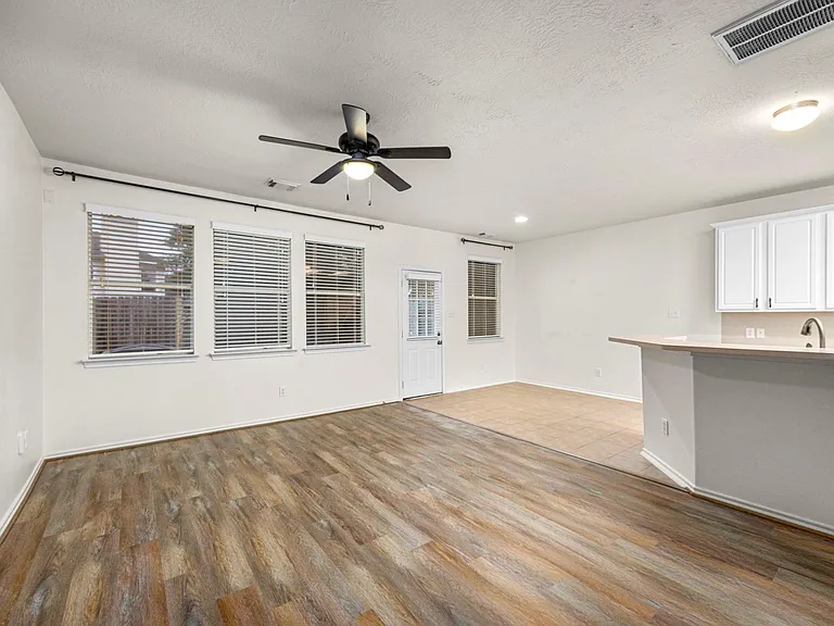 12475 Saratoga Woods Ln — Photo 6