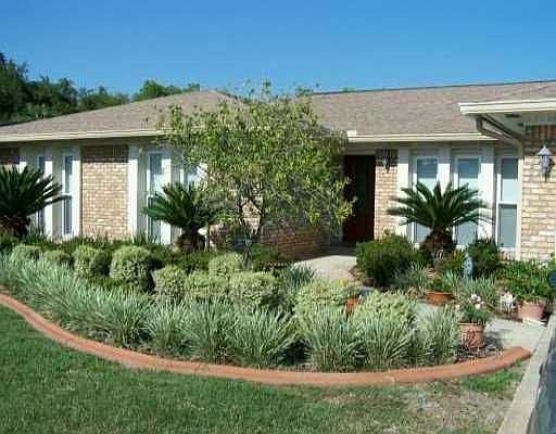 Gorgeous 3/2 In A Great Neighborhood