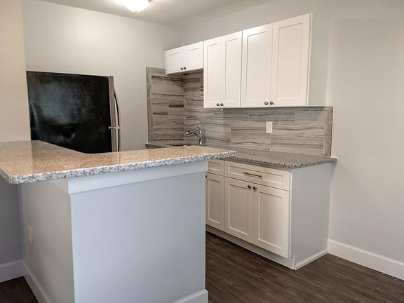 3rd image of 11 W Winter Park St
