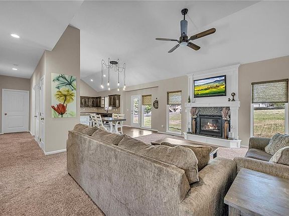 5th image of 1000 Poplar Ln