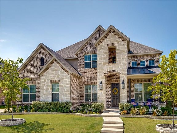 2nd image of 320 Dianna Dr