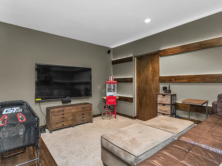 10027 Hillsdale Ln — Photo 17