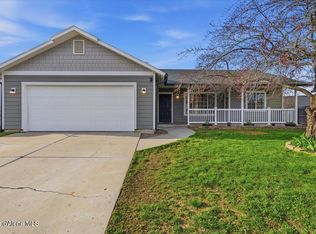 215 W Chippewa Dr, Post Falls, ID 83854