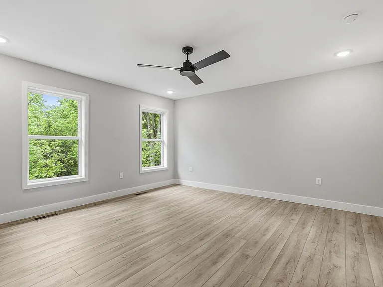 2175 W Parkview Ave — Photo 24