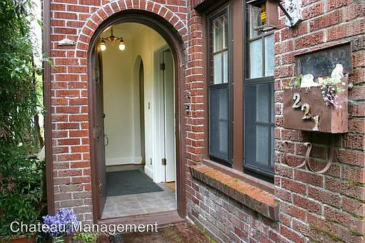 221 NW 28th St photo 1