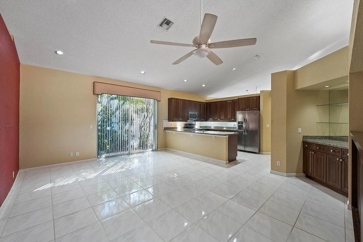 3 bed, 3.0 bath, 2595 sqft, $5,500 — Photo 3