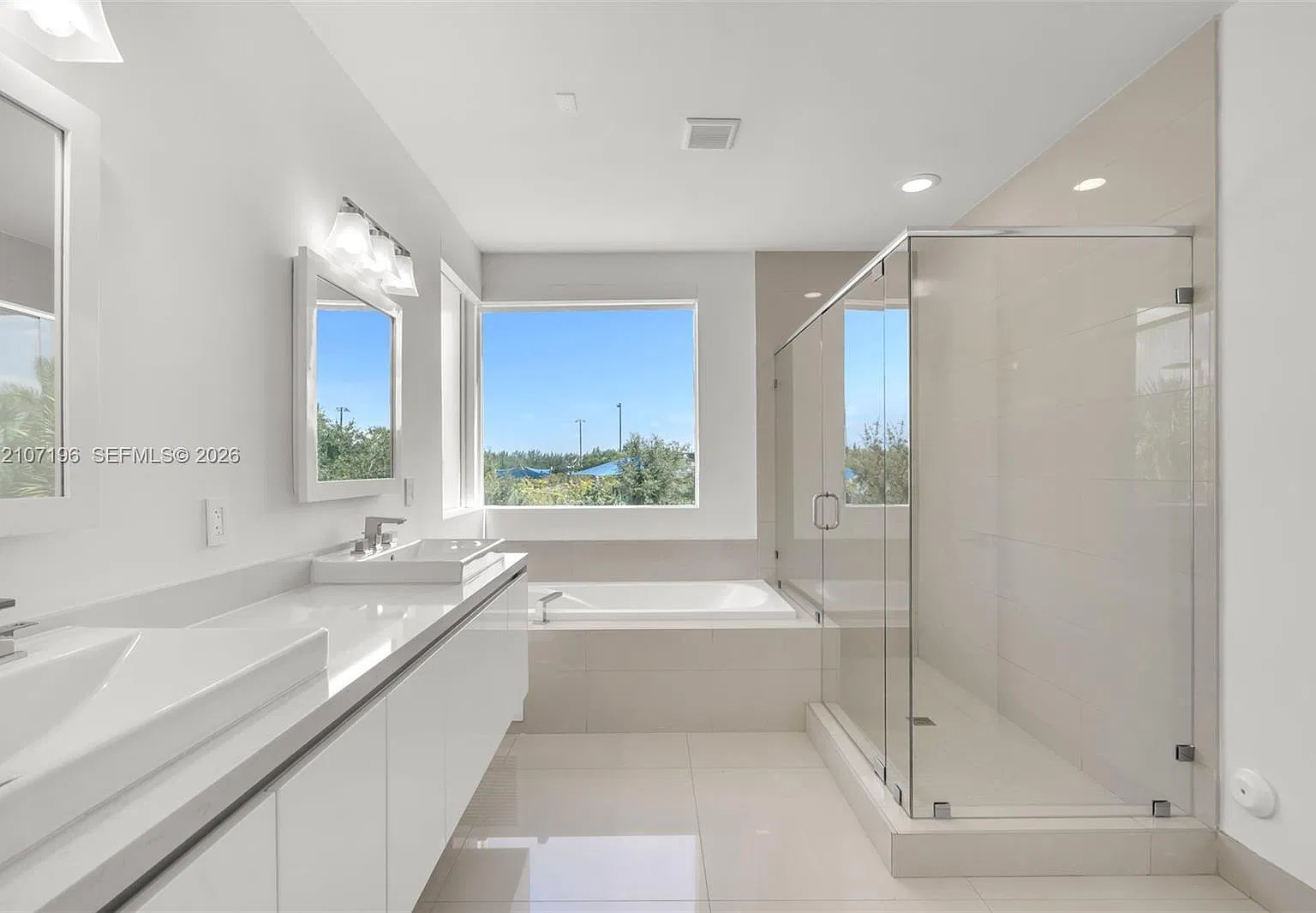 5 bed, 5.0 bath, 3624 sqft, $8,300 — Photo 3