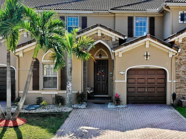 15242 SW 8th Way, Miami, FL 33194