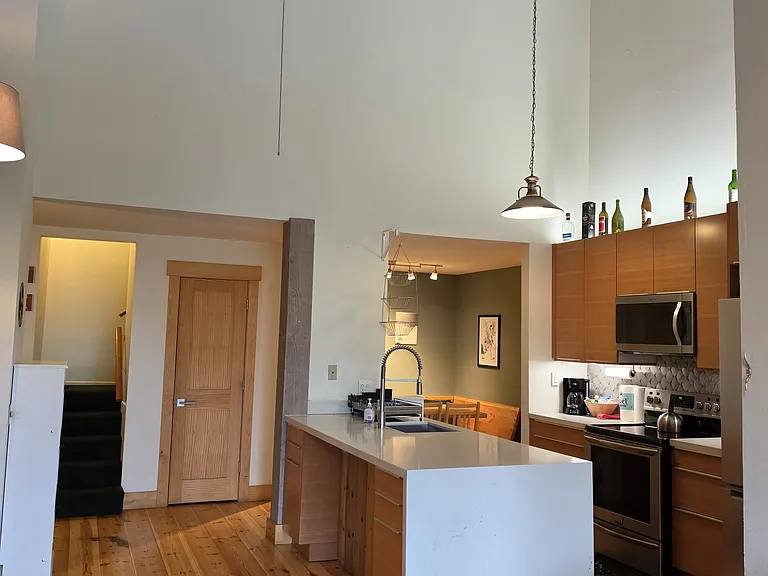 261 Lakeview Blvd — Photo 2