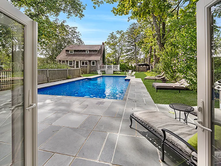 Ponquogue Ave — Photo 4