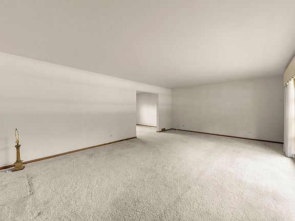 4th image of 4726 Howard Ave
