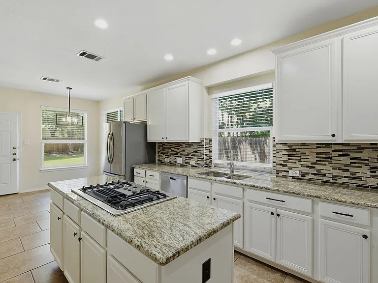 2033 Creole Dr — Photo 5