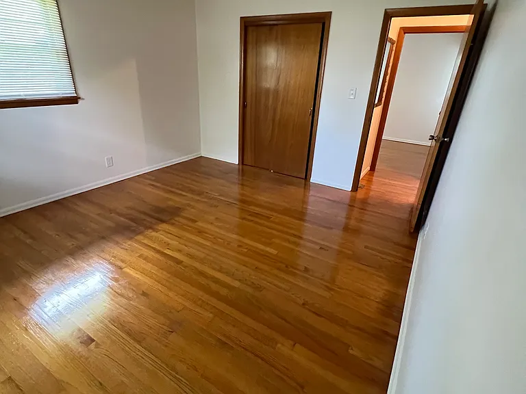 102 Venable Dr — Photo 4