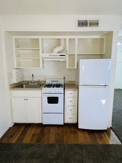 CATALINA VISTA APARTMENTS — Photo 20