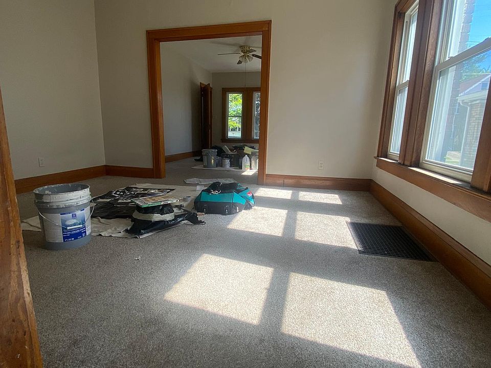 1st image of 638 W 21st St