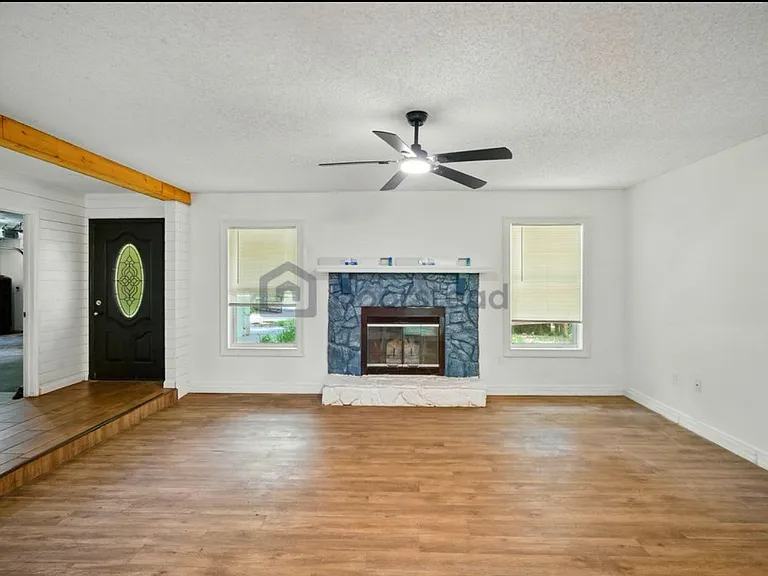 Oakwood Ct — Photo 11