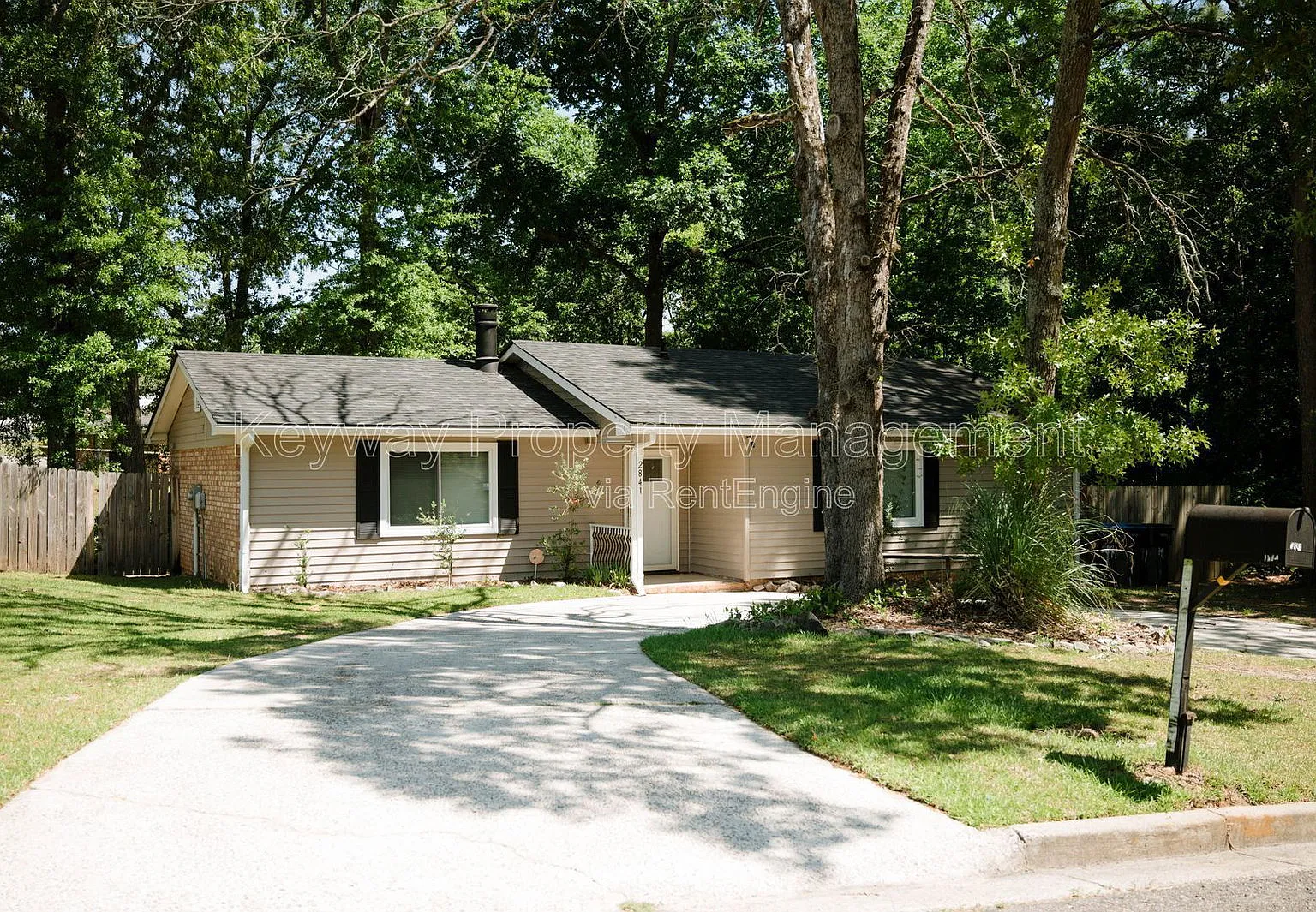 3 bed, 2.0 bath, 1270 sqft, $1,430 — Photo 1