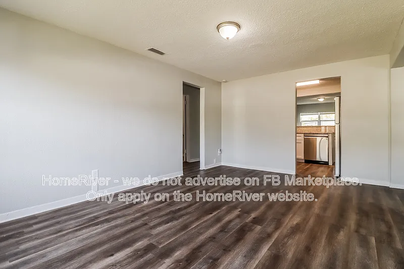 3 bed, 2.0 bath, 1260 sqft, $2,340 — Photo 4