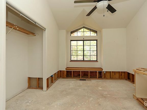 5th image of 2701 Hillcrest Ct